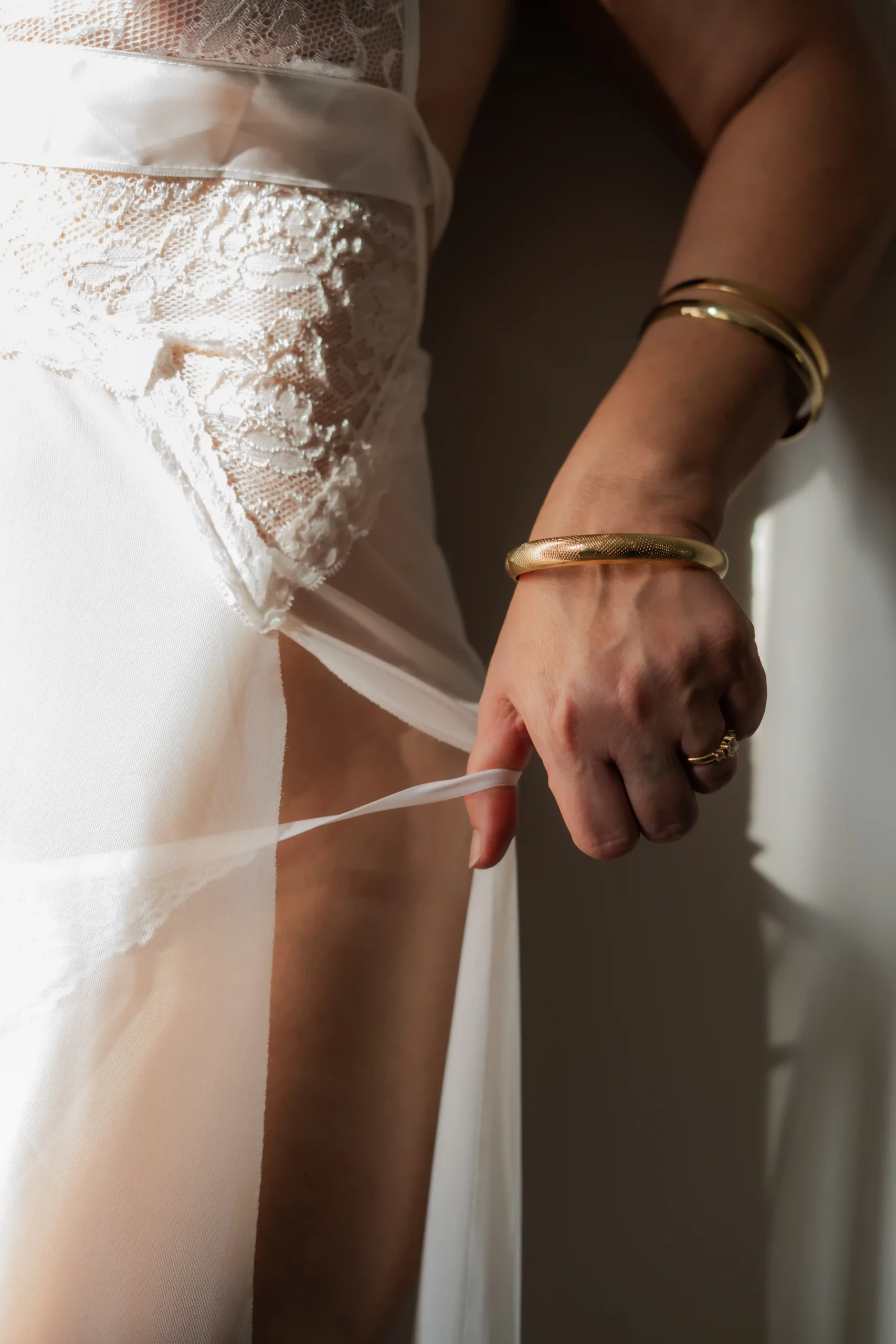Sexy boudoir photography Curaçao white lingerie
